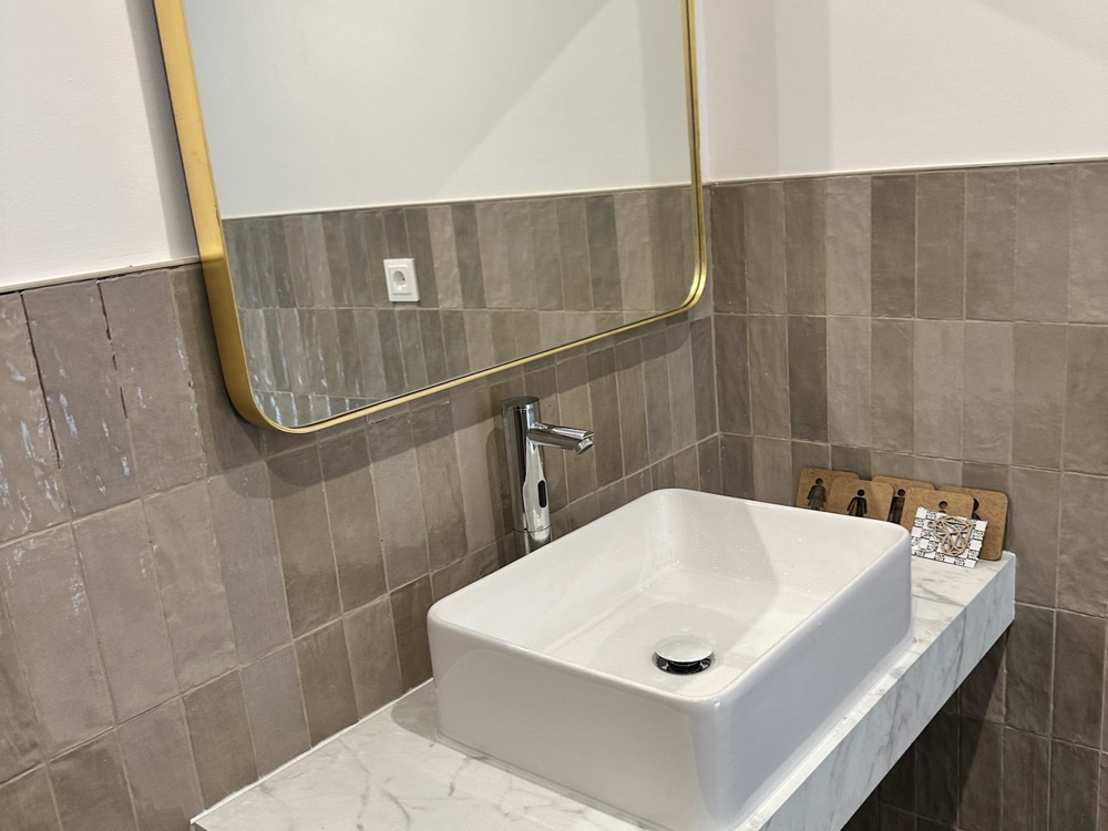 Reforma de baño con lavabo y aplacado en Calonge (Girona) por Unitech